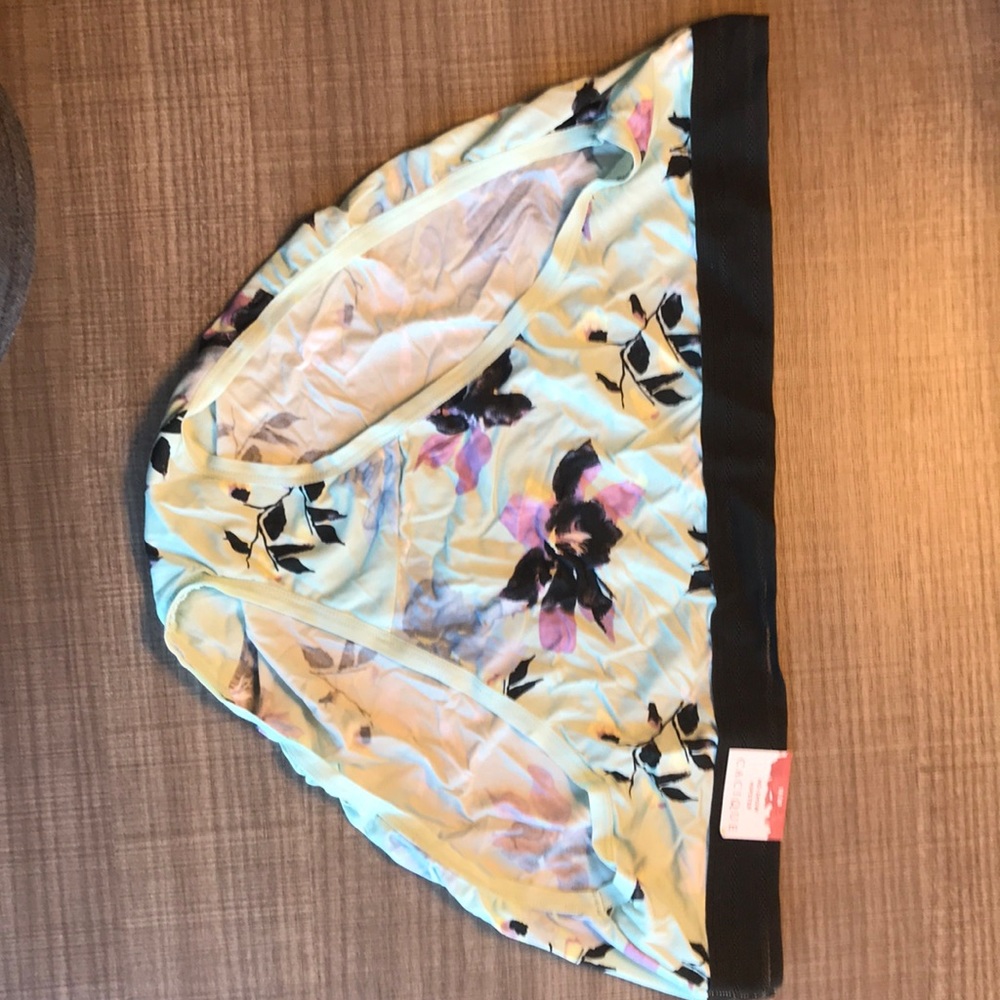 3 pair Cacique  18/20 no show hipster panties